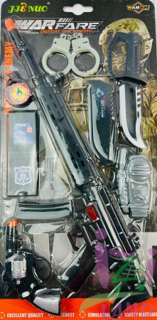 Набор оружия автомат, пистолет, нож